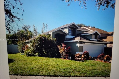 House in Orlando, Florida 4 bedrooms, 159.61 sq.m. № 1988670 - photo 1