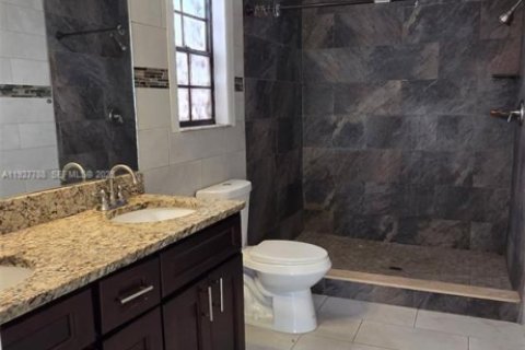 House in Orlando, Florida 4 bedrooms, 159.61 sq.m. № 1988670 - photo 5