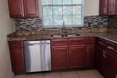 House in Orlando, Florida 4 bedrooms, 159.61 sq.m. № 1988670 - photo 13