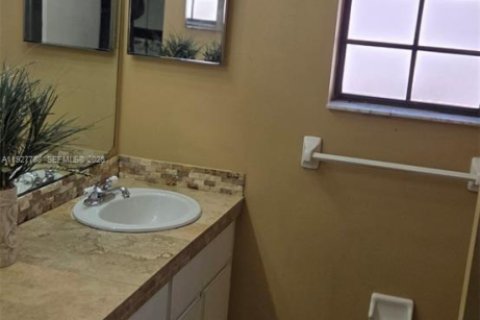 House in Orlando, Florida 4 bedrooms, 159.61 sq.m. № 1988670 - photo 4