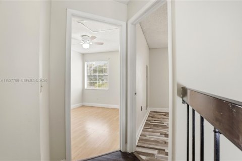 House in Orlando, Florida 4 bedrooms, 159.61 sq.m. № 1988670 - photo 20