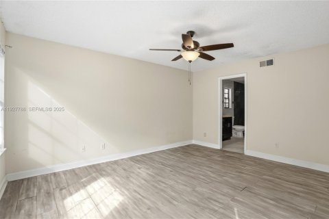 House in Orlando, Florida 4 bedrooms, 159.61 sq.m. № 1988670 - photo 16