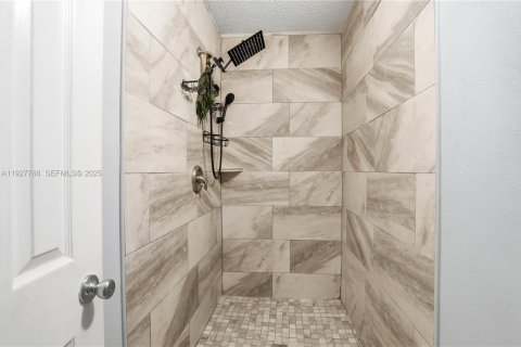 House in Orlando, Florida 4 bedrooms, 159.61 sq.m. № 1988670 - photo 25