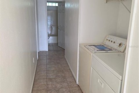 Villa ou maison à louer à Orlando, Floride: 3 chambres, 99.41 m2 № 2411391 - photo 4