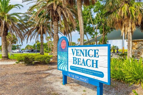 House in Venice, Florida 4 bedrooms, 133.31 sq.m. № 1839034 - photo 26