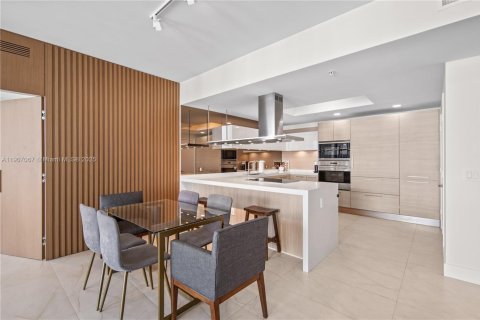 Condominio en venta en North Miami Beach, Florida, 2 dormitorios, 168.8 m2 № 2012949 - foto 9