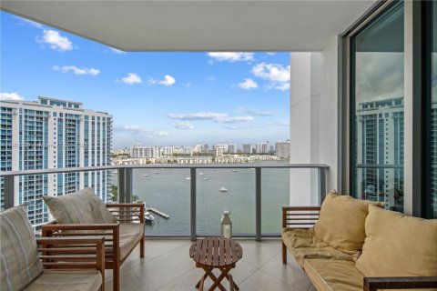 Condominio en North Miami Beach, Florida, 2 dormitorios  № 2012949