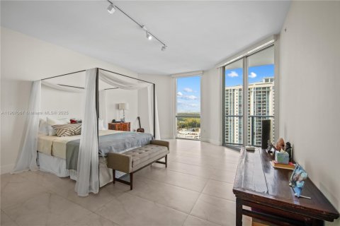 Condominio en venta en North Miami Beach, Florida, 2 dormitorios, 168.8 m2 № 2012949 - foto 15