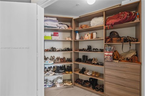 Condominio en venta en North Miami Beach, Florida, 2 dormitorios, 168.8 m2 № 2012949 - foto 20