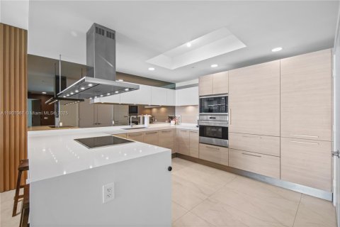Condominio en venta en North Miami Beach, Florida, 2 dormitorios, 168.8 m2 № 2012949 - foto 11