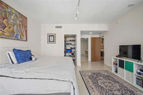Condominio en venta en North Miami Beach, Florida, 2 dormitorios, 168.8 m2 № 2012949 - foto 23
