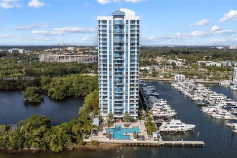 Condominio en venta en North Miami Beach, Florida, 2 dormitorios, 168.8 m2 № 2012949 - foto 2
