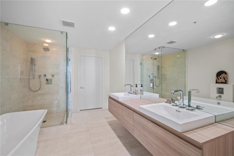 Condominio en venta en North Miami Beach, Florida, 2 dormitorios, 168.8 m2 № 2012949 - foto 24