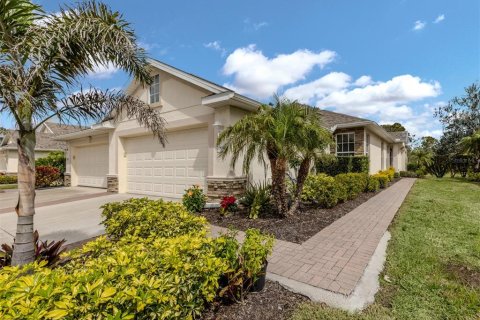 House in Englewood, Florida 2 bedrooms, 159.61 sq.m. № 1546988 - photo 1