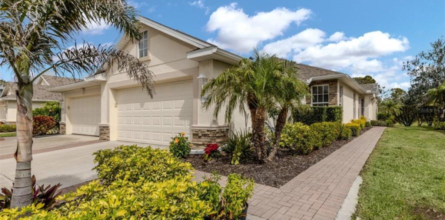 House in Englewood, Florida 2 bedrooms, 159.61 sq.m. № 1546988