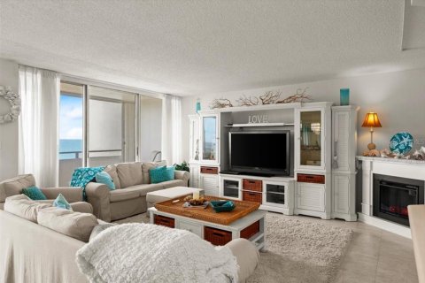 Condo in Ormond Beach, Florida, 4 bedrooms № 2234323 - photo 3