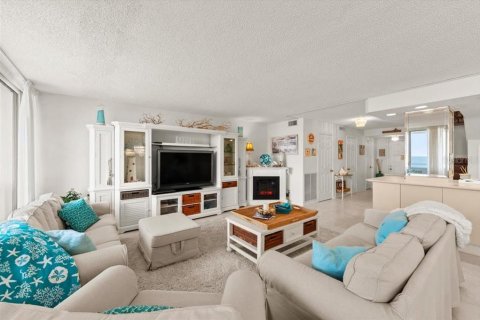 Condo in Ormond Beach, Florida, 4 bedrooms № 2234323 - photo 6