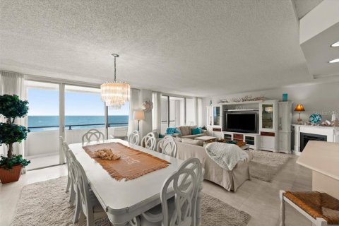 Condo in Ormond Beach, Florida, 4 bedrooms № 2234323 - photo 2