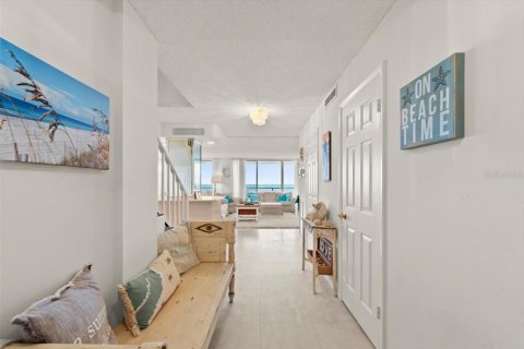 Condo in Ormond Beach, Florida, 4 bedrooms № 2234323 - photo 23