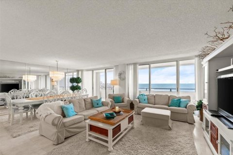 Condo in Ormond Beach, Florida, 4 bedrooms № 2234323 - photo 5
