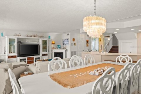Condo in Ormond Beach, Florida, 4 bedrooms № 2234323 - photo 8
