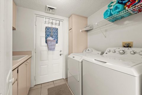 Condo in Ormond Beach, Florida, 4 bedrooms № 2234323 - photo 15