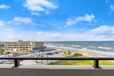 Condo in Ormond Beach, Florida, 4 bedrooms № 2234323 - photo 18