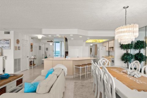Condo in Ormond Beach, Florida, 4 bedrooms № 2234323 - photo 7