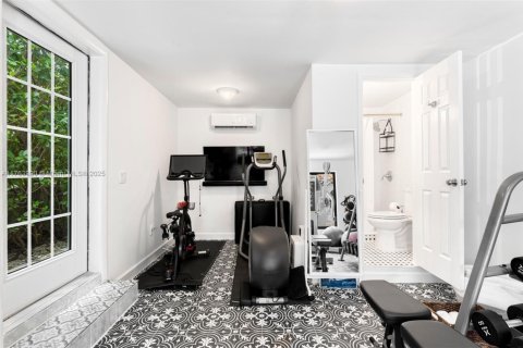 Casa en venta en Miami Beach, Florida, 5 dormitorios, 332.68 m2 № 1714537 - foto 23