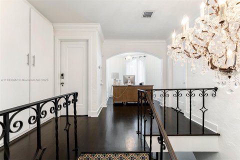 Casa en venta en Miami Beach, Florida, 5 dormitorios, 332.68 m2 № 1714537 - foto 26