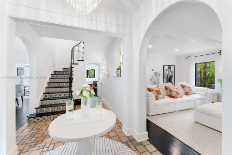 Casa en venta en Miami Beach, Florida, 5 dormitorios, 332.68 m2 № 1714537 - foto 2