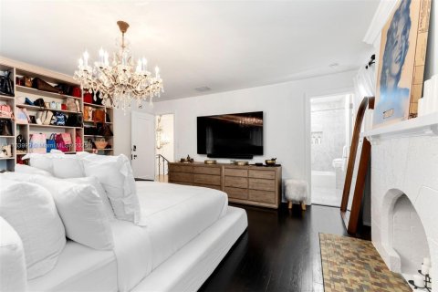 Casa en venta en Miami Beach, Florida, 5 dormitorios, 332.68 m2 № 1714537 - foto 29