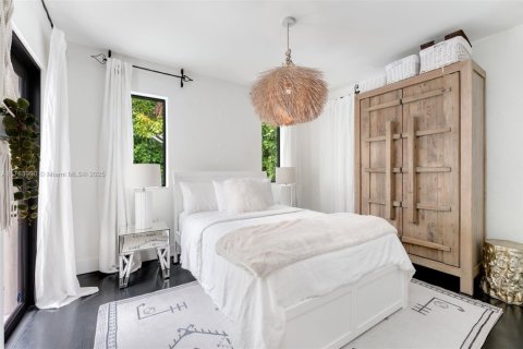 Casa en venta en Miami Beach, Florida, 5 dormitorios, 332.68 m2 № 1714537 - foto 16