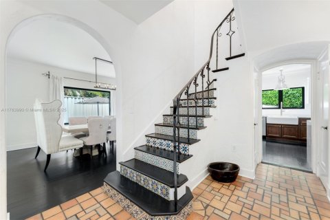 Casa en venta en Miami Beach, Florida, 5 dormitorios, 332.68 m2 № 1714537 - foto 25