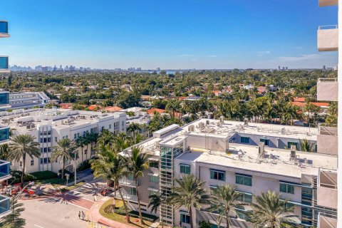 Condominio en alquiler en Surfside, Florida, 1 dormitorio, 85.28 m2 № 2033594 - foto 2