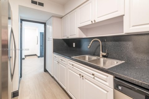 Condominio en alquiler en Surfside, Florida, 1 dormitorio, 85.28 m2 № 2033594 - foto 7