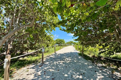 Condominio en alquiler en Surfside, Florida, 1 dormitorio, 85.28 m2 № 2033594 - foto 21