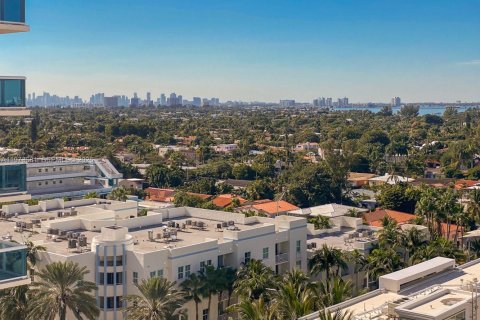 Condominio en alquiler en Surfside, Florida, 1 dormitorio, 85.28 m2 № 2033594 - foto 3