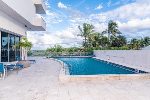 Condominio en alquiler en Surfside, Florida, 1 dormitorio, 85.28 m2 № 2033594 - foto 4
