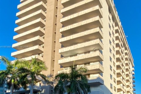 Condominio en alquiler en Surfside, Florida, 1 dormitorio, 85.28 m2 № 2033594 - foto 20