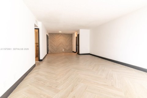 Condominio en alquiler en Surfside, Florida, 1 dormitorio, 85.28 m2 № 2033594 - foto 10