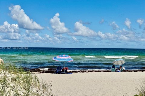 Condominio en alquiler en Surfside, Florida, 1 dormitorio, 85.28 m2 № 2033594 - foto 23