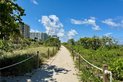 Condominio en alquiler en Surfside, Florida, 1 dormitorio, 85.28 m2 № 2033594 - foto 25