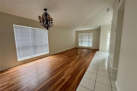House in Orlando, Florida 4 bedrooms, 179.86 sq.m. № 1879845 - photo 7