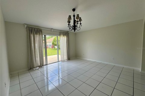House in Orlando, Florida 4 bedrooms, 179.86 sq.m. № 1879845 - photo 15