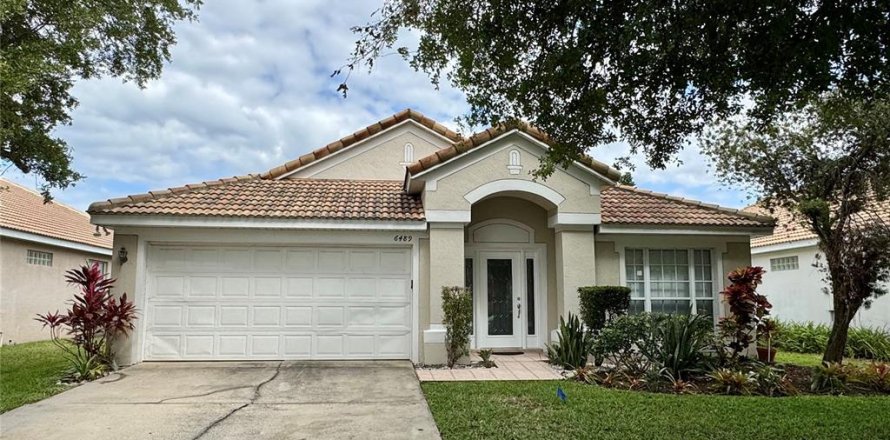 House in Orlando, Florida 4 bedrooms, 179.86 sq.m. № 1879845