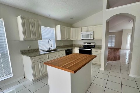 House in Orlando, Florida 4 bedrooms, 179.86 sq.m. № 1879845 - photo 8