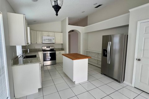 House in Orlando, Florida 4 bedrooms, 179.86 sq.m. № 1879845 - photo 9