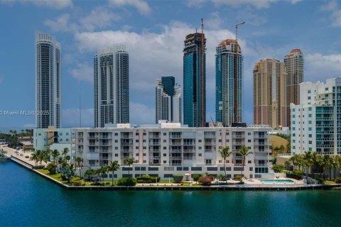 Condo in Sunny Isles Beach, Florida, 2 bedrooms  № 1963414 - photo 5