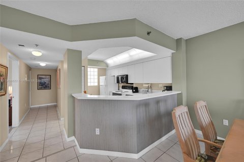 Condo in Sunny Isles Beach, Florida, 2 bedrooms  № 1963414 - photo 7